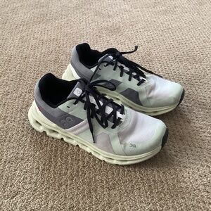 On Cloud Running Cloudrunner sneakers
